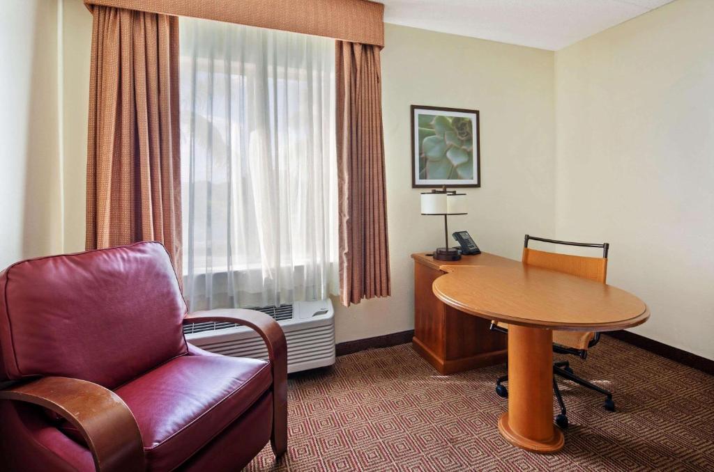 Double Room with Two Double Beds - Non-Smoking photo