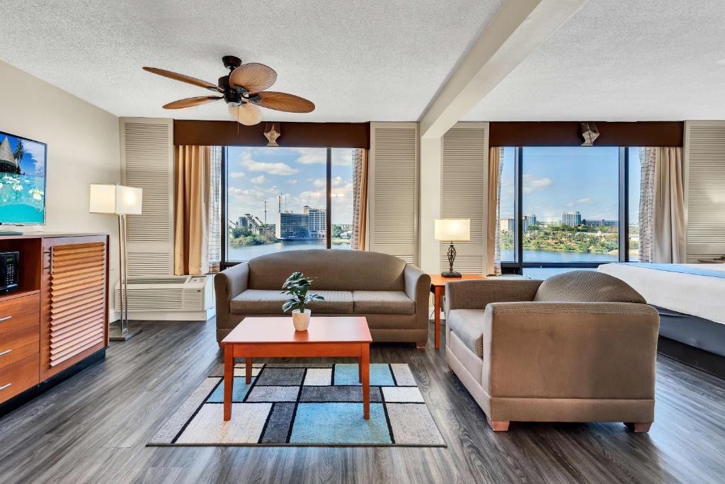 Sofabed | Suite-1 King Bed photo