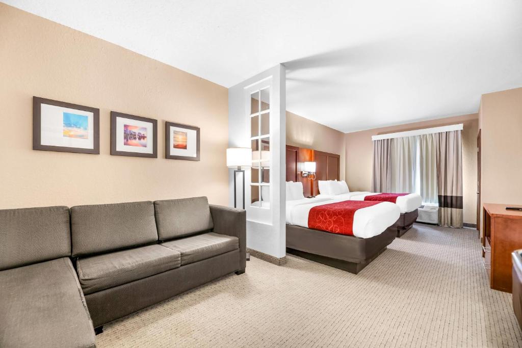 2 Queen Beds, 1 Bedroom Suite photo