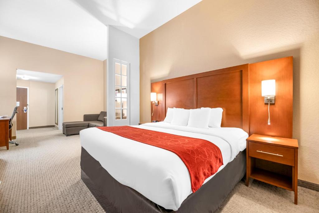 1 King Bed, 1 Bedroom Suite No Smoking photo