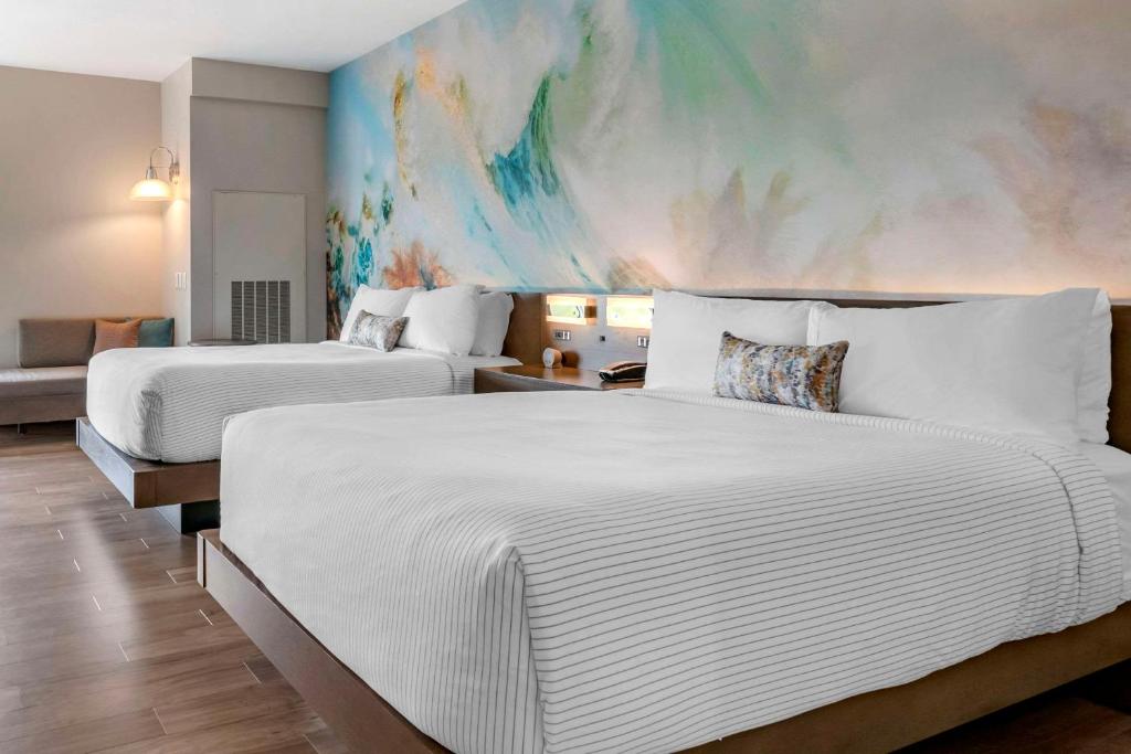 2 Queen Beds, Mobility Accessible photo