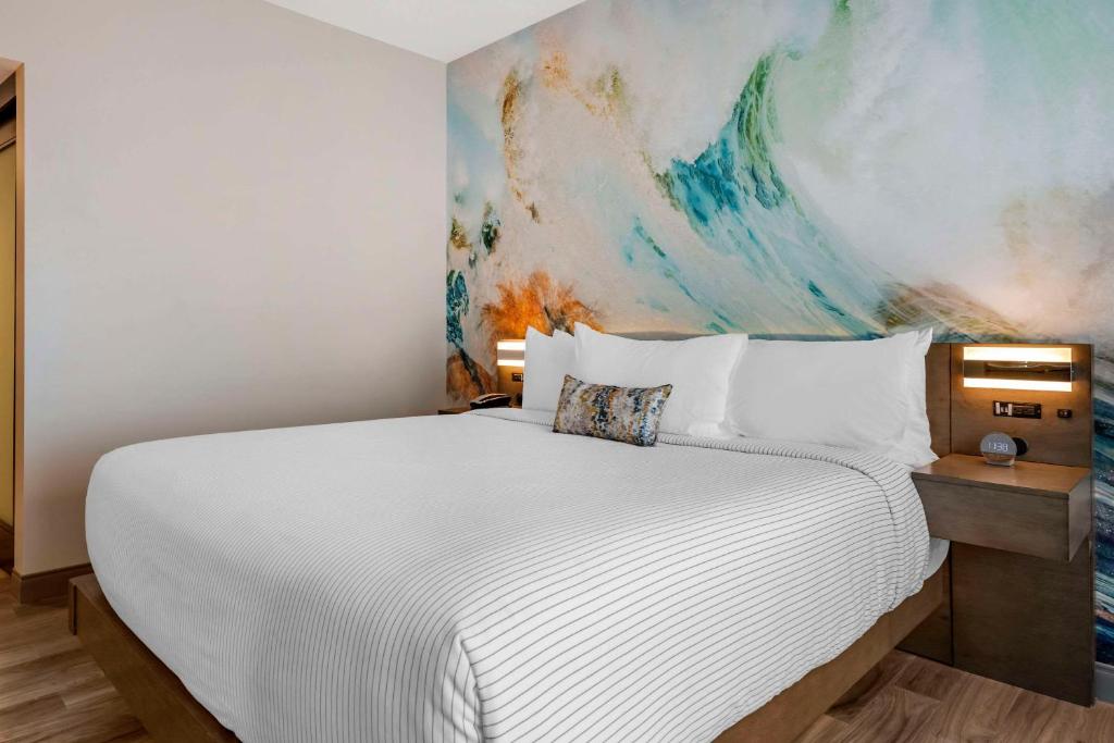 1 King Bed, Mobility Accessible photo