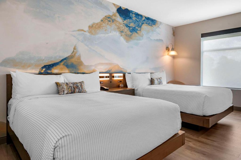 2 Queen Beds, Mobility Accessible photo