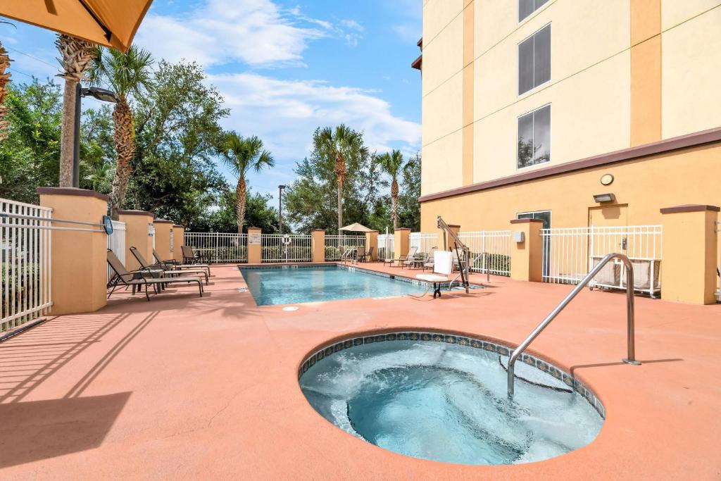 Comfort Suites Orlando Airport gallery 12