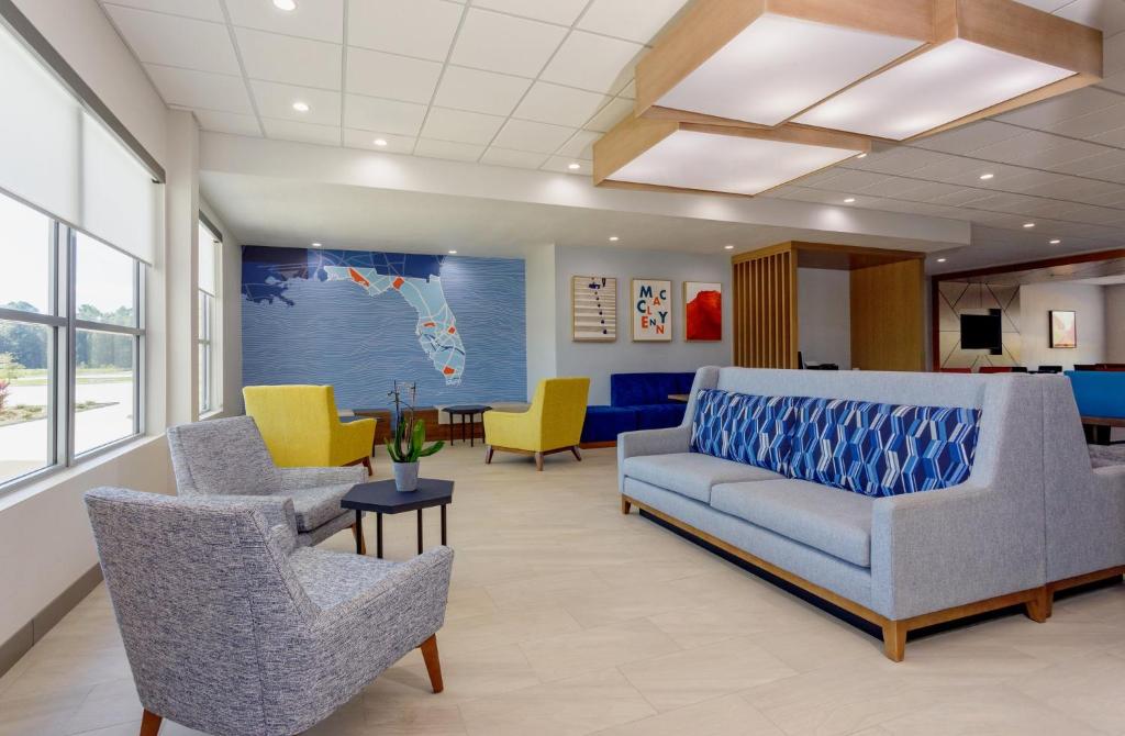 Holiday Inn Express & Suites Macclenny by IHG gallery 17