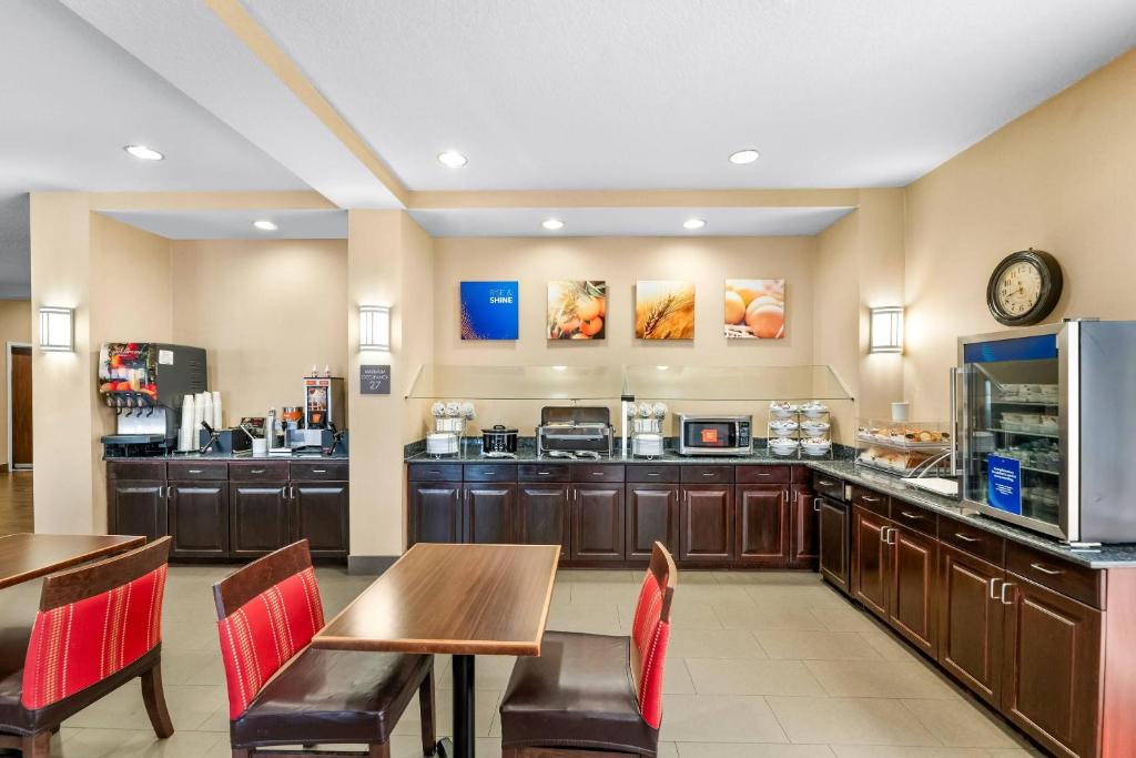 Comfort Suites Orlando Airport gallery 13
