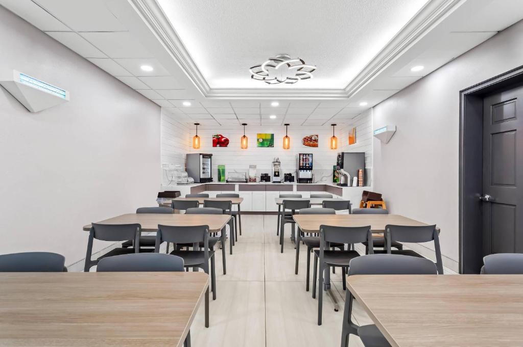 Quality Inn Tampa Airport - Cruise Port gallery 8