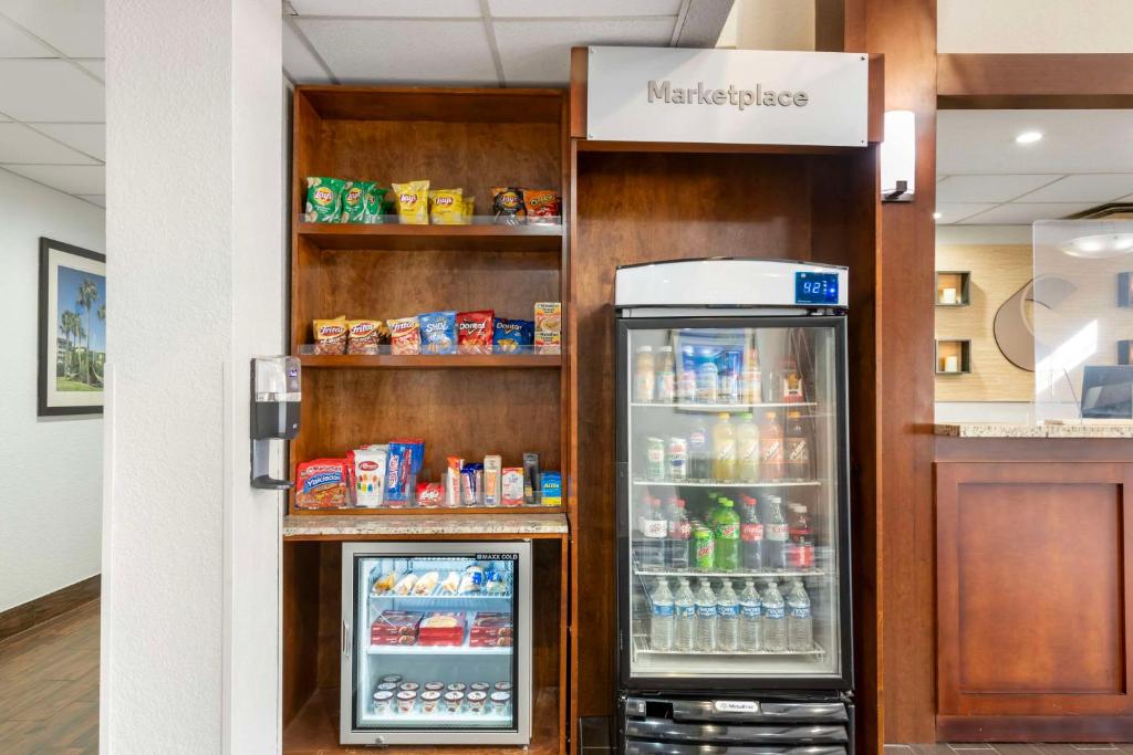 Comfort Suites Downtown gallery 17