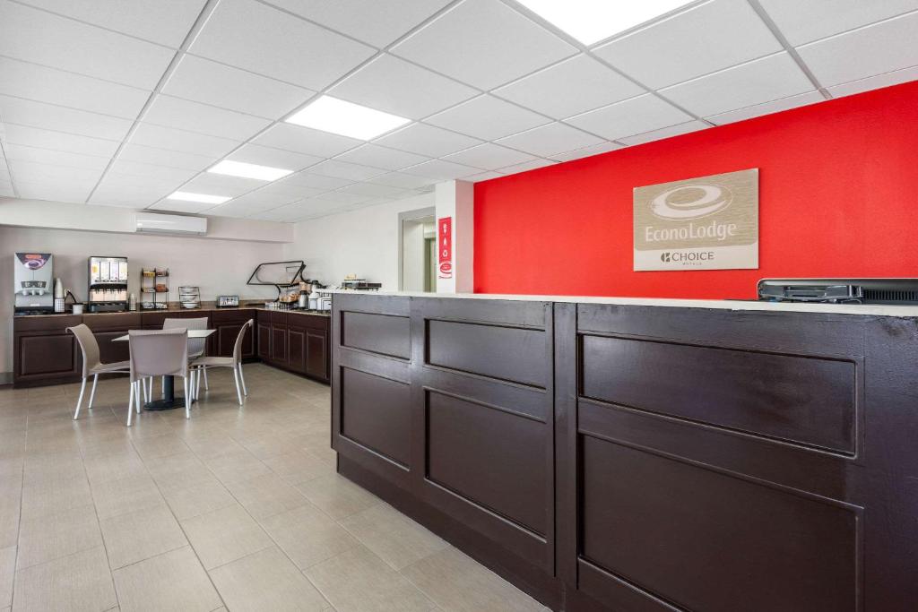 Econo Lodge Airport @ RJ Stadium gallery 11