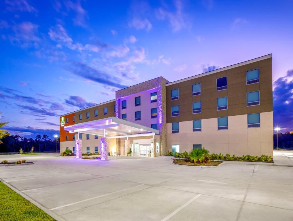 Holiday Inn Express & Suites Macclenny by IHG gallery 16