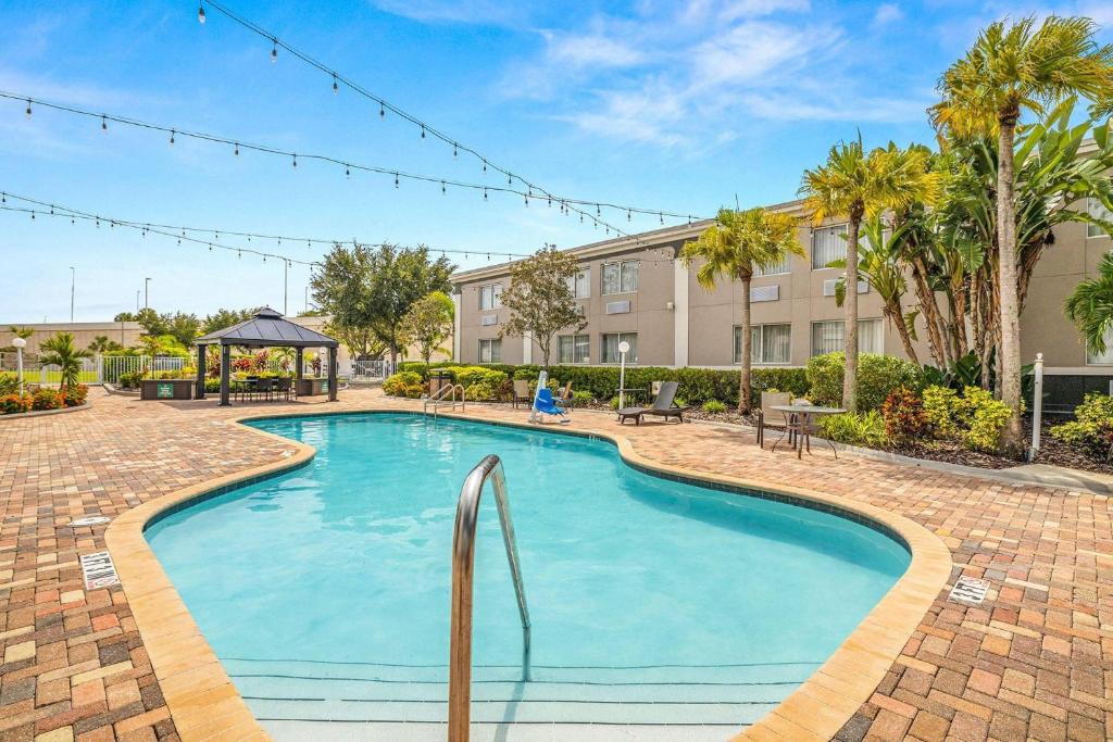 Quality Inn & Suites Tampa near Fairgrounds and Casino gallery 1
