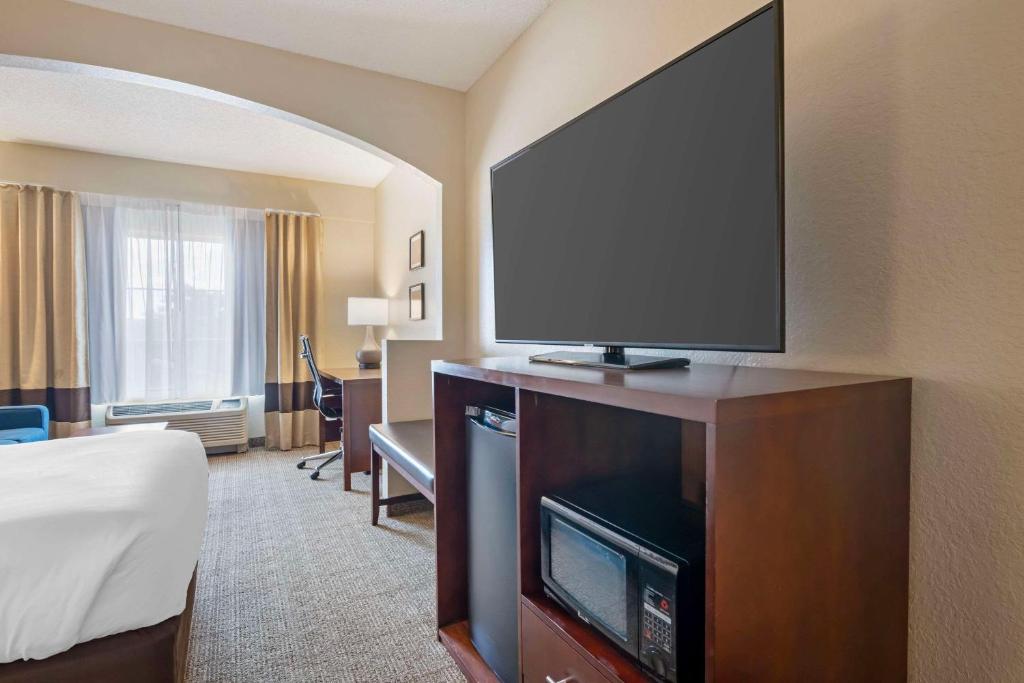 Comfort Suites Downtown gallery 6