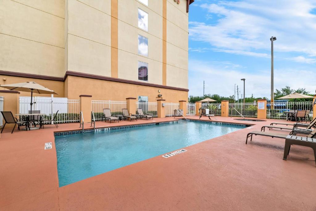 Comfort Suites Orlando Airport gallery 11